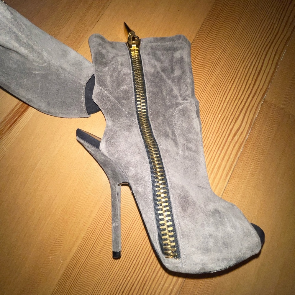 Giuseppe Zanotti gray tall heels with gold zipper